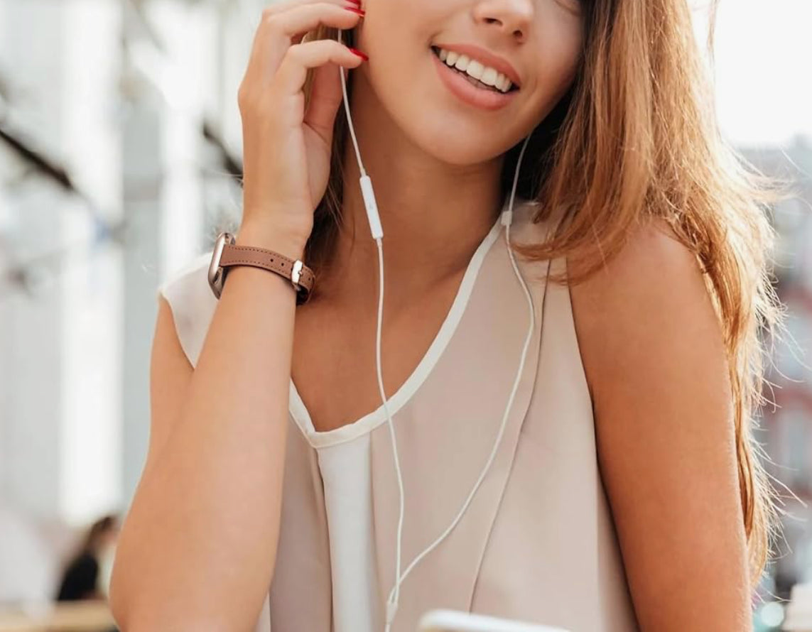 Charlam Banda de cuero delgada de mujer para Apple Watch Serie 38/40/41/42 mm